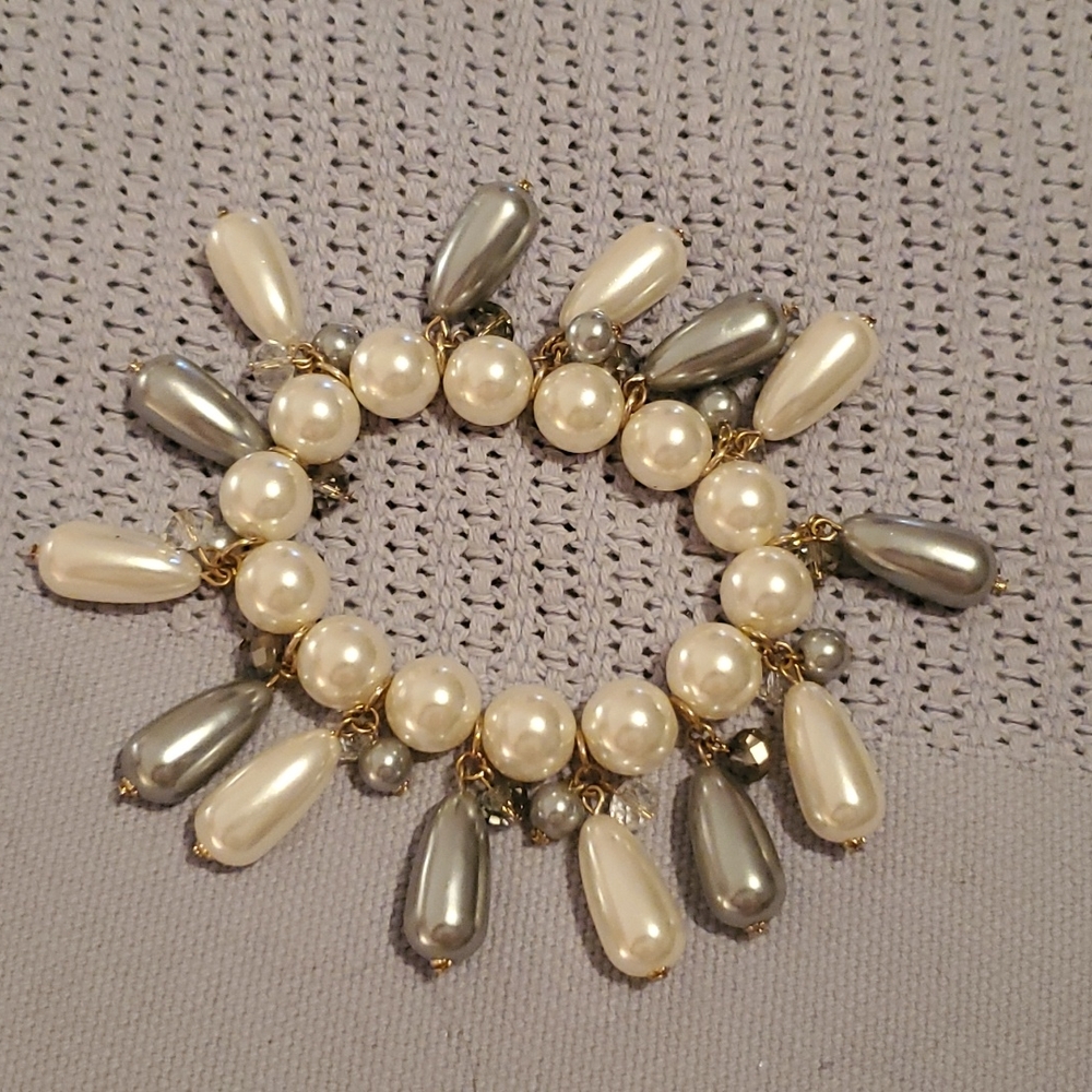 Pearl bracelet - costume jewelry